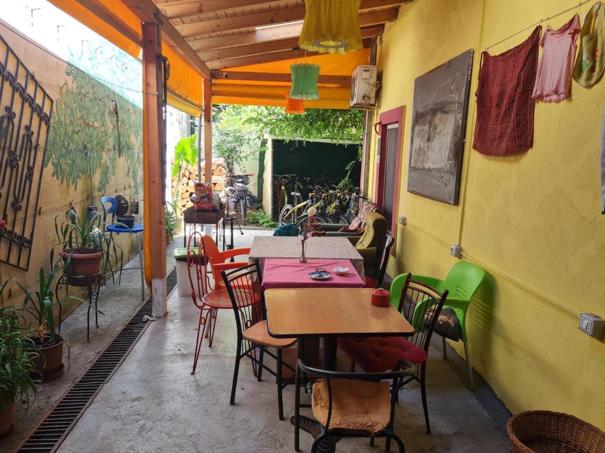 Mi Casa Es Tu Casa - Shkodra Backpackers Hostel المظهر الخارجي الصورة
