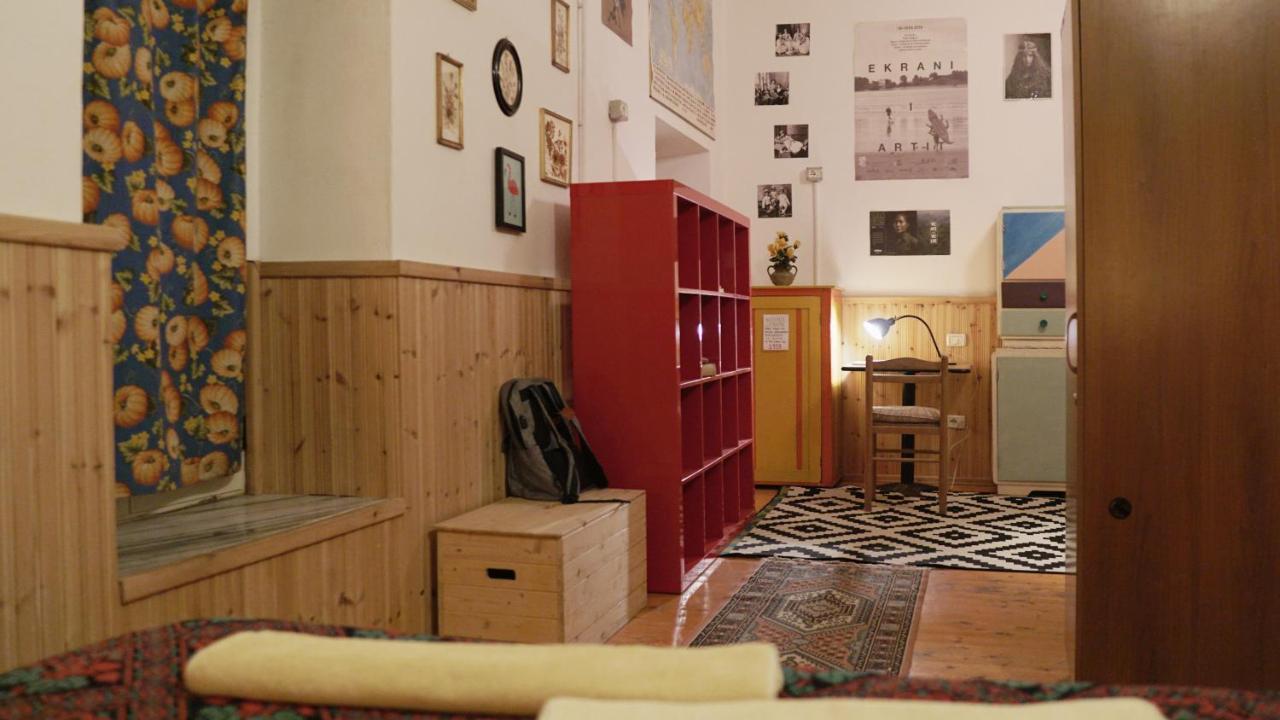 Mi Casa Es Tu Casa - Shkodra Backpackers Hostel المظهر الخارجي الصورة