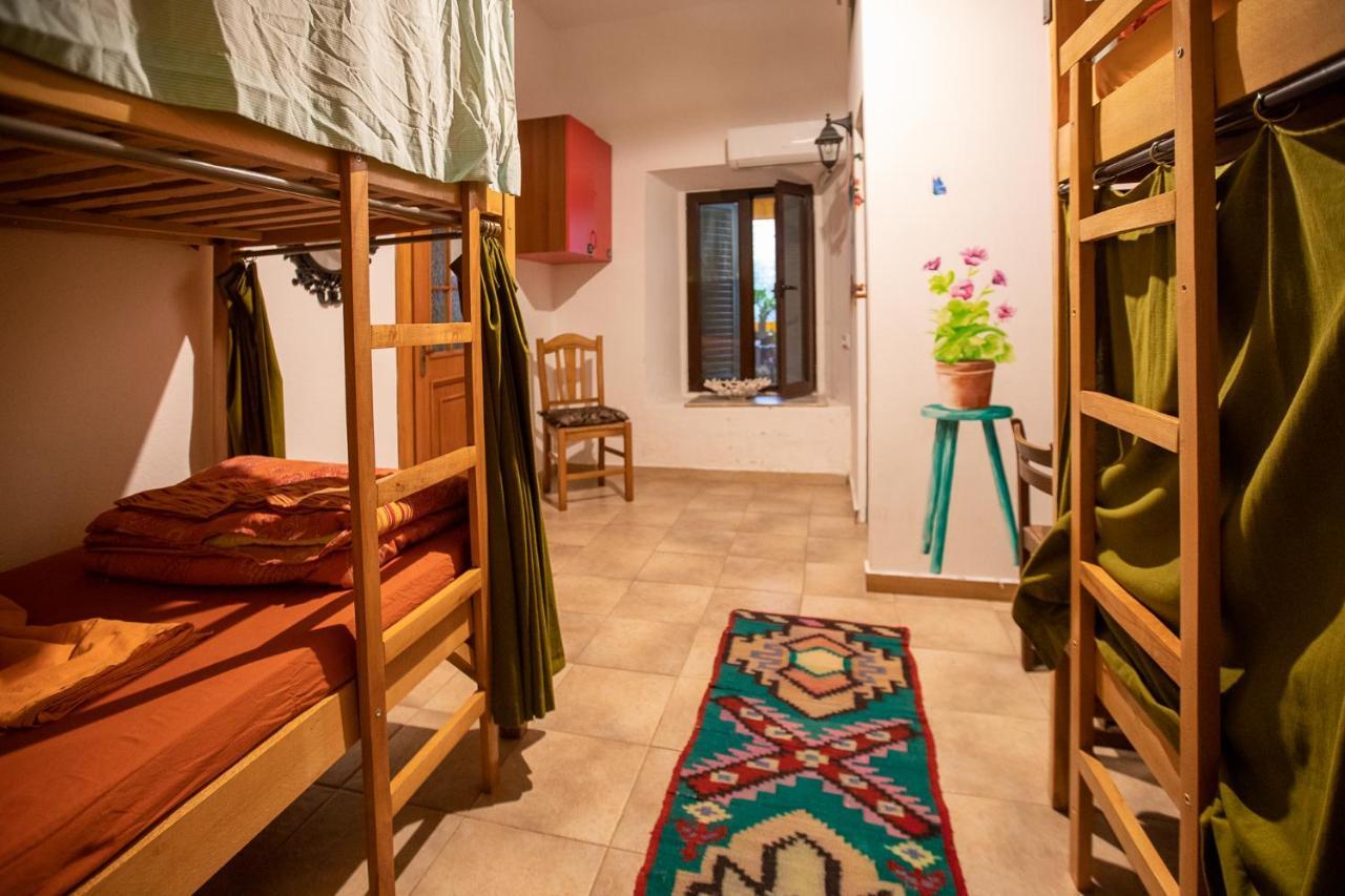 Mi Casa Es Tu Casa - Shkodra Backpackers Hostel المظهر الخارجي الصورة