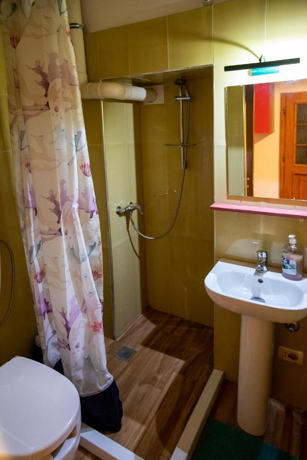 Mi Casa Es Tu Casa - Shkodra Backpackers Hostel المظهر الخارجي الصورة