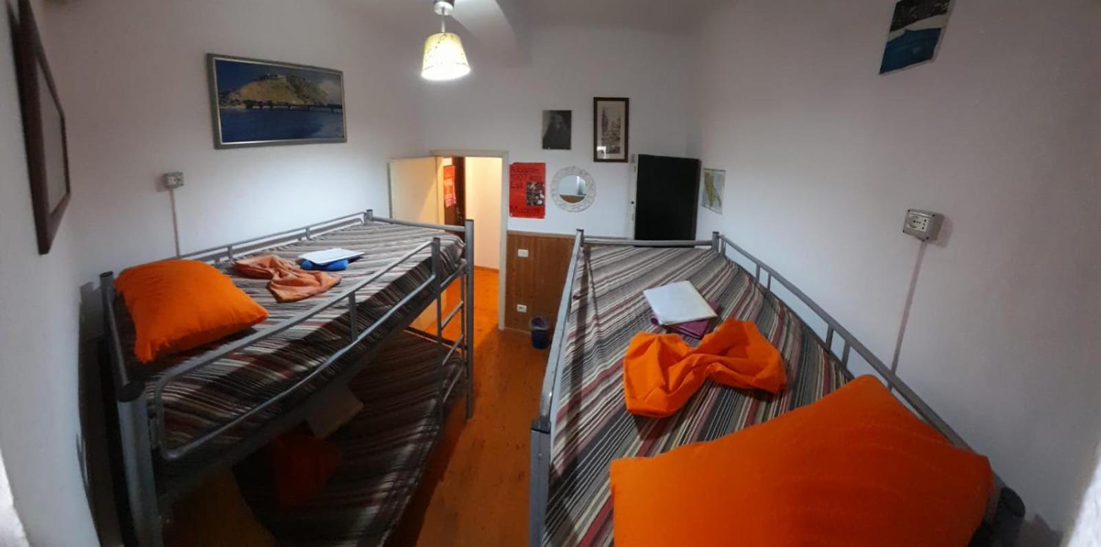 Mi Casa Es Tu Casa - Shkodra Backpackers Hostel المظهر الخارجي الصورة