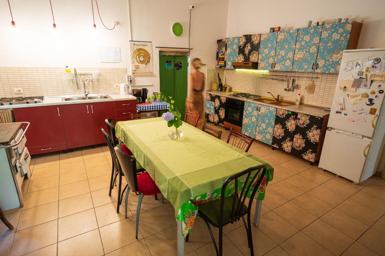 Mi Casa Es Tu Casa - Shkodra Backpackers Hostel المظهر الخارجي الصورة